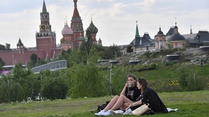 В Зарядье в центре Москвы обнаружили неопознанное устройство: Парк закрыт