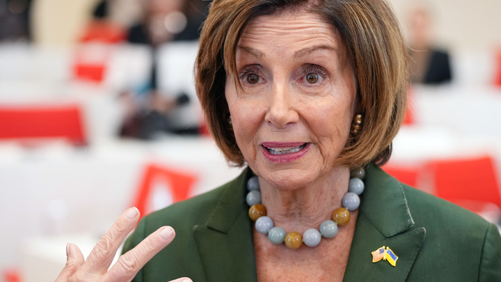 Пелоси в Армении встретили митингом