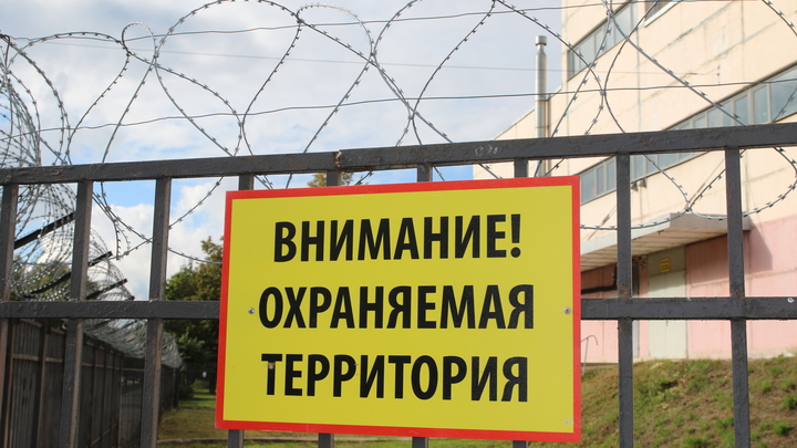 Тело мужчины нашли в будке охранника на автостоянке в Новосибирске