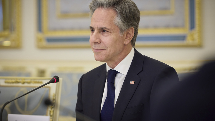 Затрапезный визит сатаны в Киев: Захарова рассказала, что не так с песней, которую исполнил Блинкен