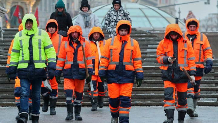 В Кузбассе катастрофически не хватает дворников