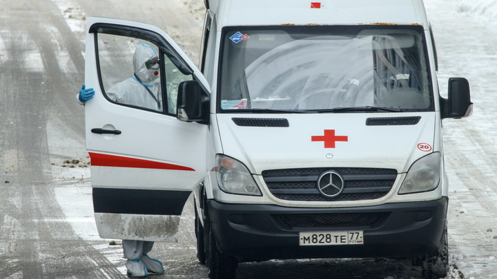 В Ленобласти девочка скатилась со снежной горки и попала под автобус