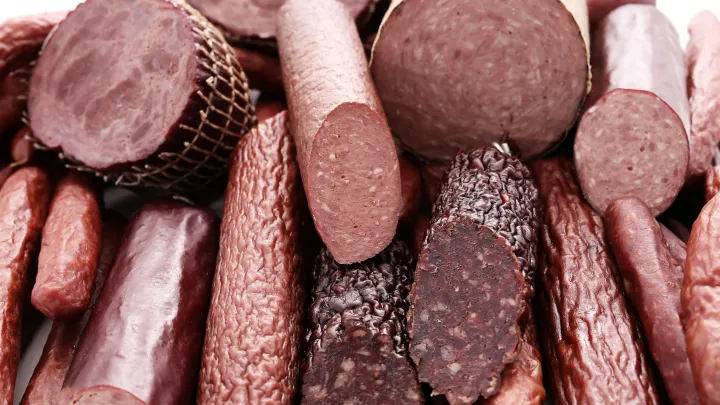 Колбаса с таблетками: что нашли в пище калужского дома престарелых