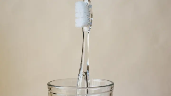 Шэньхан призвал менять зубную щетку после ОРВИ, чтобы избежать воспаления