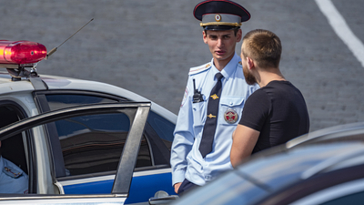В Челябинской области два инспектора ГИБДД получили реальный срок за взятку