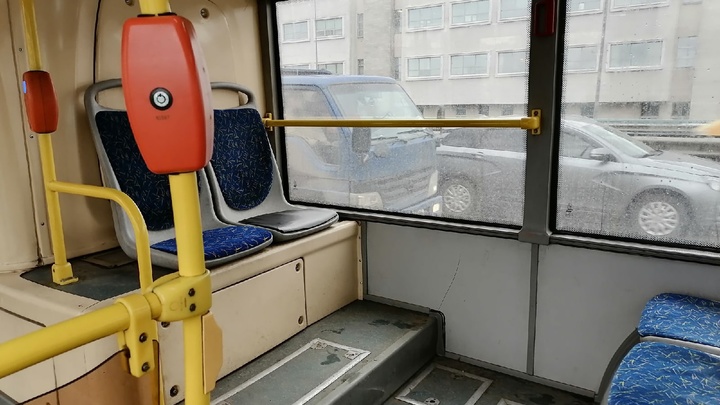 Простите меня все русские: унижалка мигранта из автобуса сломалась при виде полиции