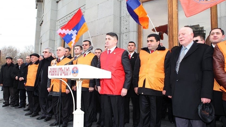 От парламентской - к президентской системе: Партия Армянские орлы требует провести референдум
