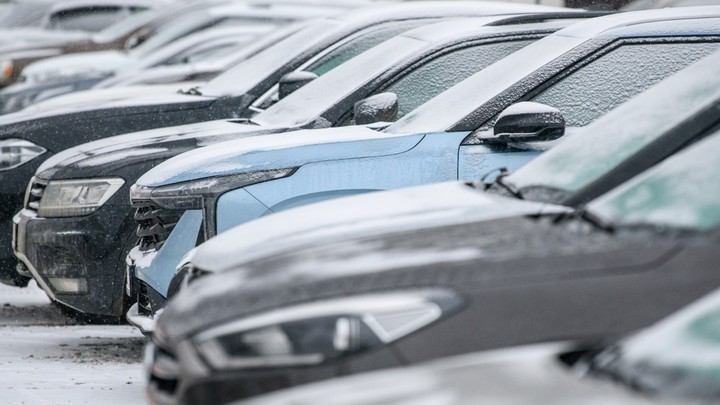 Москвичи смогут парковаться бесплатно до 8 января