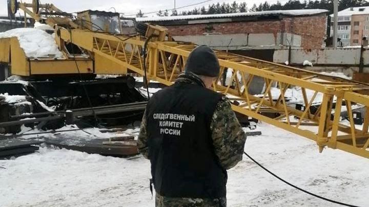 В Курганской области рабочего металлобазы придавило краном
