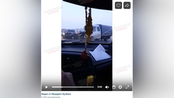 Опубликовано видео с места смертельного ДТП с пятью автомобилями под Кемерово