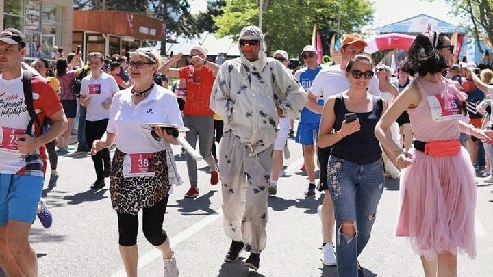 В винном марафоне в Анапе пробежали более 1200 человек