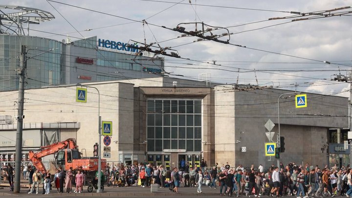 В Санкт-Петербурге у одной из станций метро усилили меры антитеррора