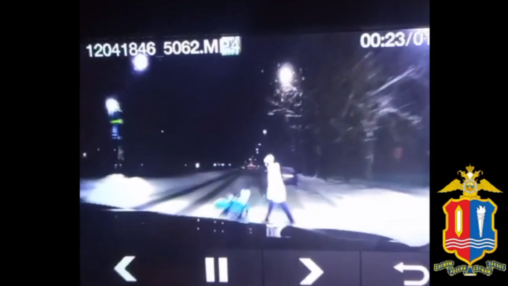 Появилось видео, как в Иванове Nissan X-Trail на «зебре» задавил маму с малышом