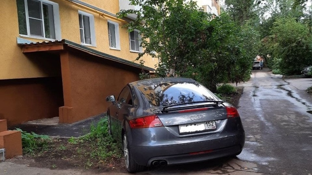 Стихийная парковка. Парковка у дороги. Стоянка у парка. Парк швейцария нижний новгород 2024. Парк швейцария медицинская.