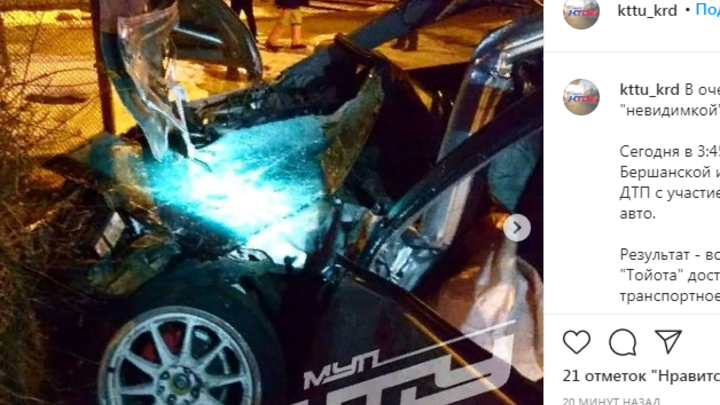 В Краснодаре произошло ДТП с участием трамвая и легковушки. Водитель иномарки попал в больницу