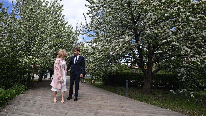 К Свердловской области приближается летнее тепло