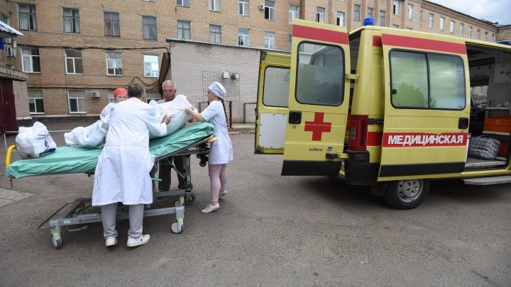 Врачи реанимации спасают двух пострадавших после ночного налета дронов на Воронеж