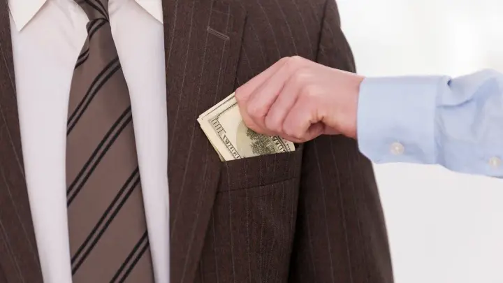 Юрист Соловьёв: в 2026 году целью мошенников станет молодёжь