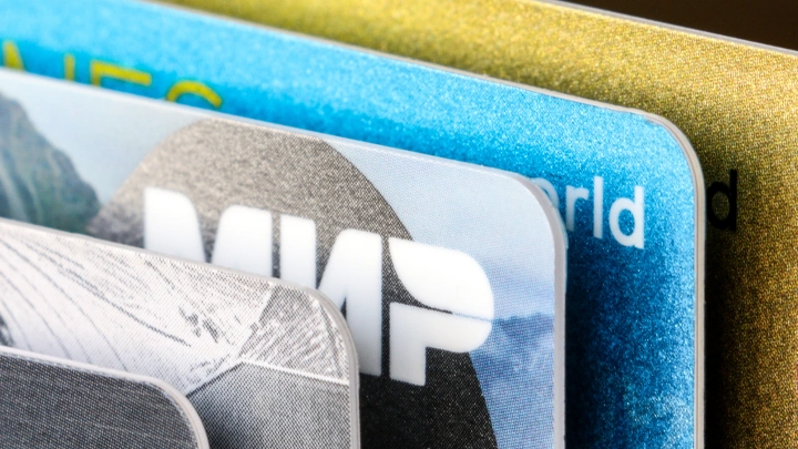 Карты Visa и Mastercard перестанут работать в России. В ЦБ рассказали о срочности решения