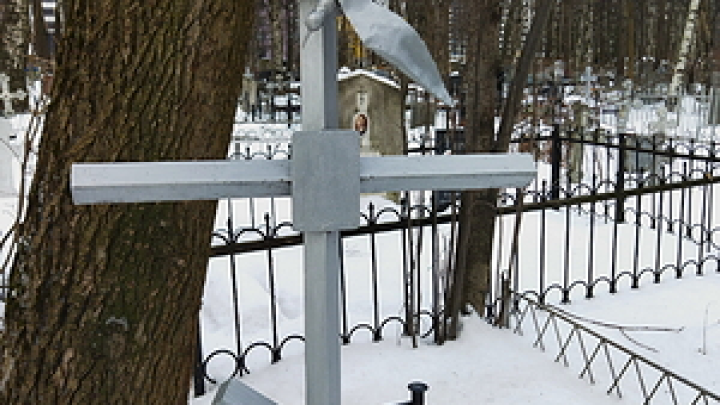 Обязательно ли идти на кладбище на 9-й день, объяснил протоиерей Ефанов