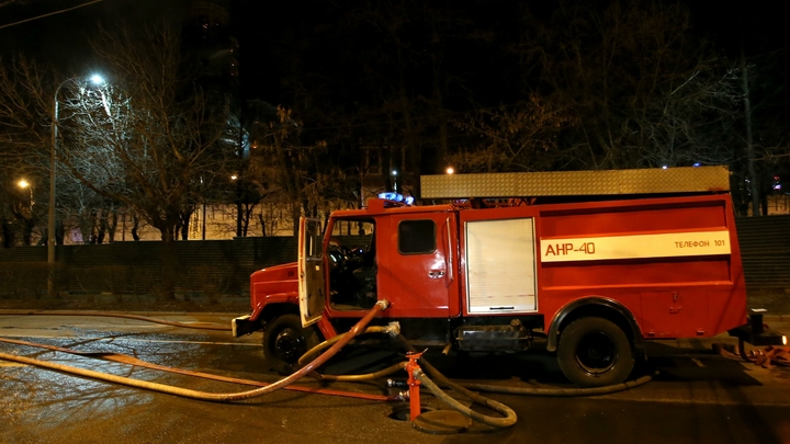 Пожар уничтожил пилораму и 16 садовых домов в Екатеринбурге