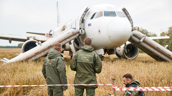 В Таджикистане при взлете загорелся самолет из России