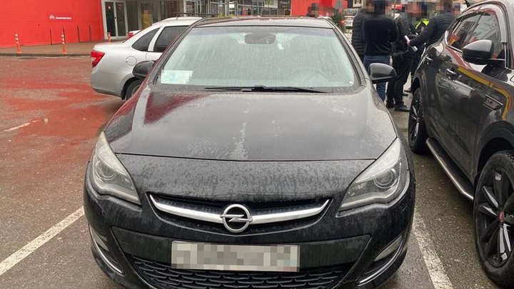 В Сочи мужчина, опаздывая на работу, угнал автомобиль