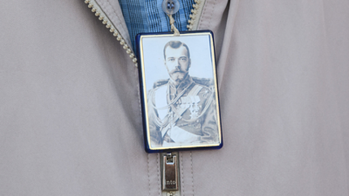 Иеромонах Феодорит объяснил почему мироточит икона Николая II