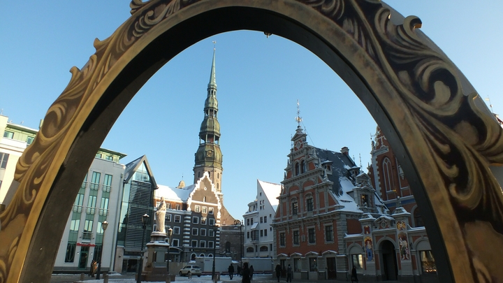 В Латвии назрел жёсткий локдаун: Из дома вечером - ни ногой