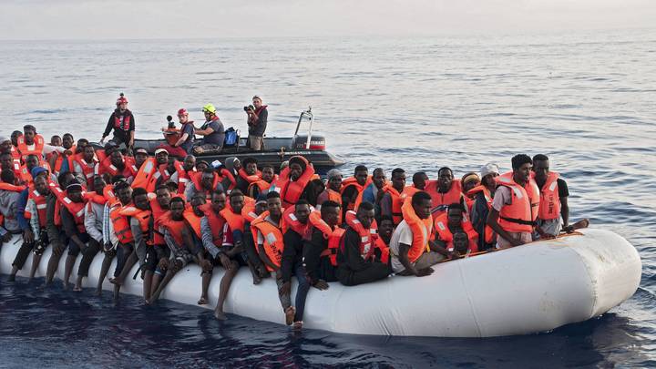 Пророссийское правительство Италии не пустило в страну судно с нелегальными мигрантами