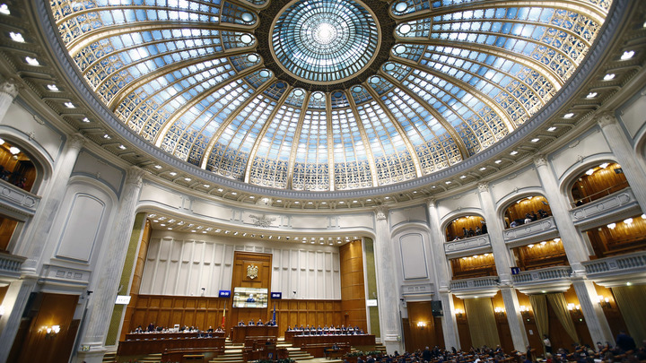 Румынский политик Шошокаэ с трибуны парламента гордо крикнула “Слава Москве!”