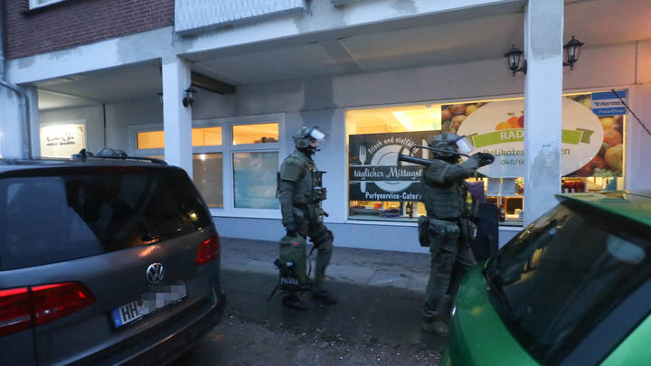 Это вам не Навальный. Полиция Германии жёстко скрутила русского парня за шумную вечеринку