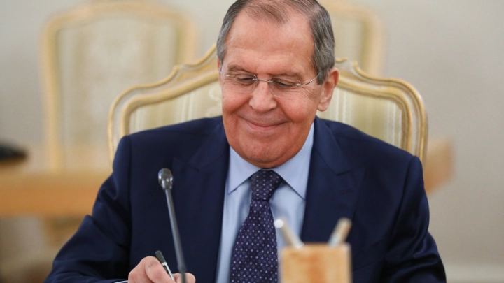 Девушки, они были готовы на всё: Француженка решилась на откровения о Лаврове - в ООН об этом знает каждый