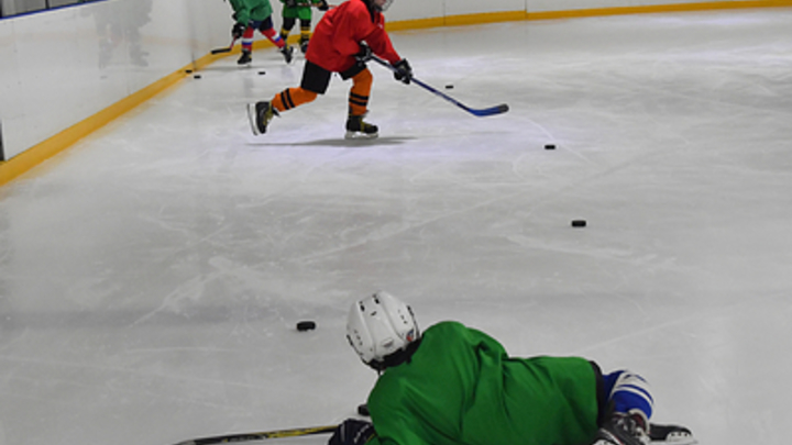 Юного русского хоккеиста убило шайбой во время тренировки