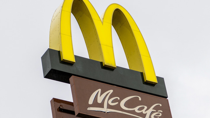 В Казахстане полиция задержала хулигана похоронившего McDonald's
