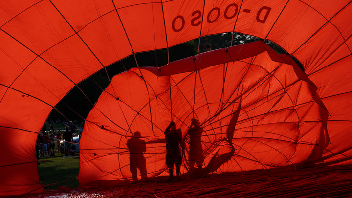 Два часа на высоте 27 метров: Под Липецком воздушный шар зацепился за ЛЭП