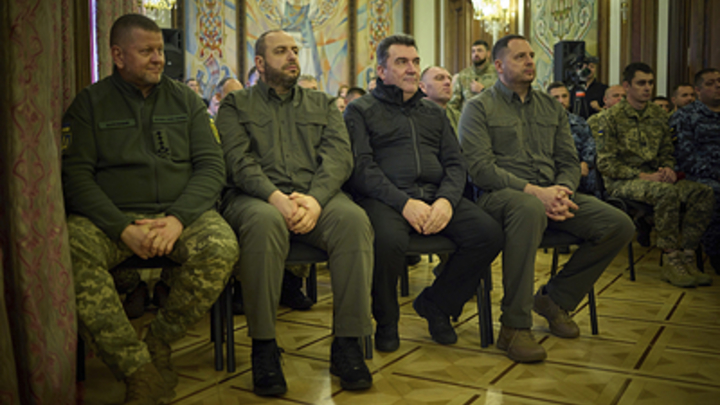 Бывший советник Кучмы: в армейской среде хотят, чтобы Зеленский ушел в отставку