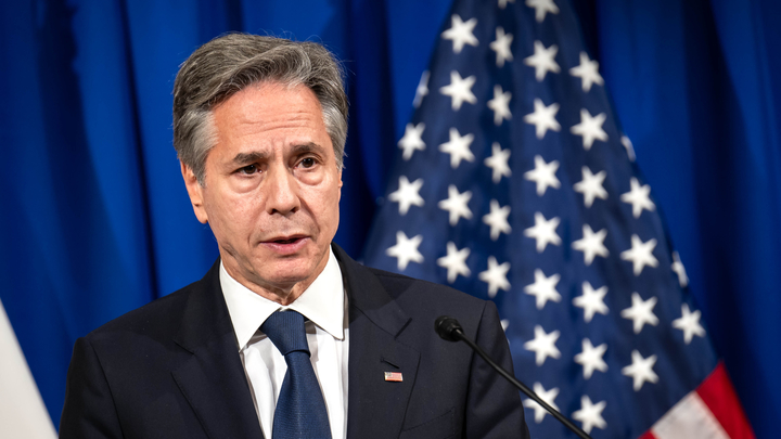 Странность на встрече Байдена и Си Цзиньпина: Блинкен смотрел не мигая