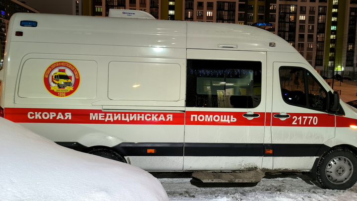 Пожар в школе, нападение на водителя скорой и нокаут у ночного клуба: главное к этому часу