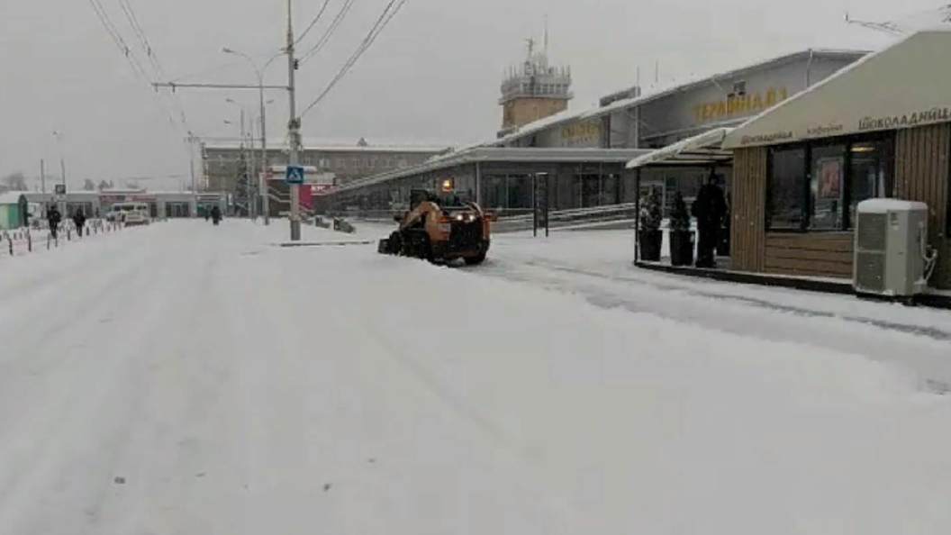Краснодар закрыли дороги. Краснодар непогода снег. Сочи закрыли аэропорт снегопад. Аэропорт Краснодара зимой. Аэропорт Новороссийск.