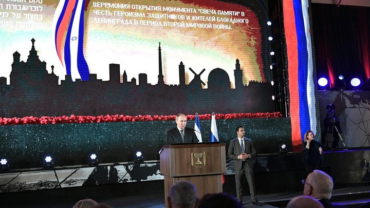 Путина не пригласили, и он... обиделся? Как историю конфликта России и Польши пишет Медуза