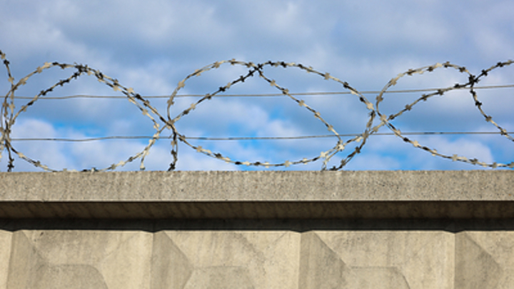 На Кубани суд вынес приговор бывшему учителю, который подсадил двух подростков на наркотики