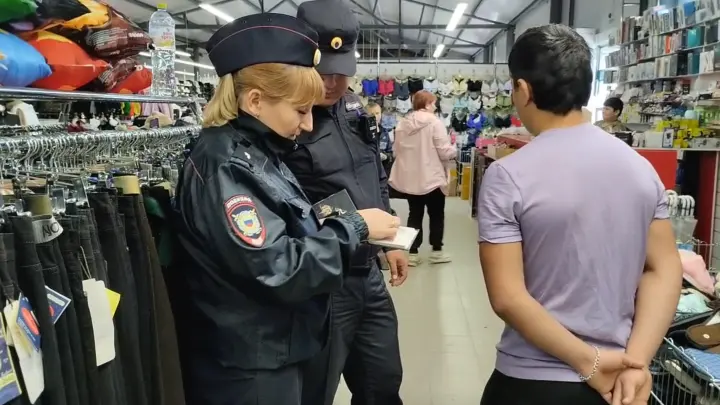 Мигранты продолжают работать в доставке и такси несмотря на введенный запрет