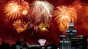 Праздничный салют осветит небо над Москвой в честь 77-летия Победы