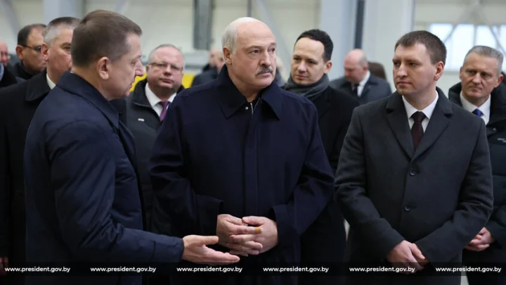 Лукашенко считает, что Трамп троллит Запад темой аннексии Гренландии и Канады