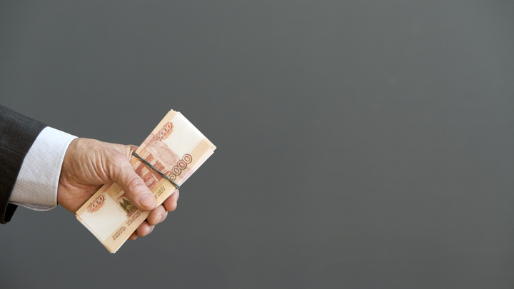 В Армавире мошенник съел фальшивую 5-тысячную купюру, чтобы не попасть за решётку