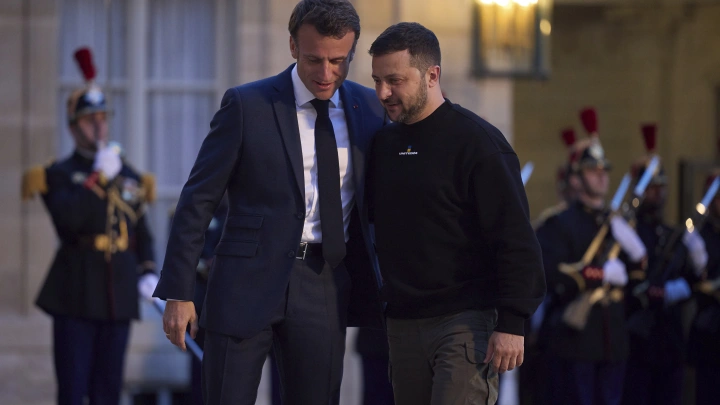 Зеленский целый час говорил с Макроном. Озвучил три желания