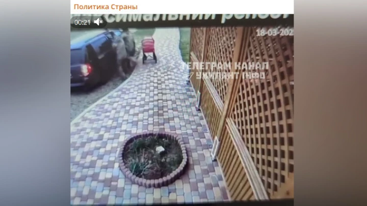 Военкомы задержали украинца во время прогулки с младенцем и попали на видео