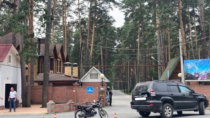 В Новосибирске 16-летний мотоциклист столкнулся с иномаркой и попал в больницу