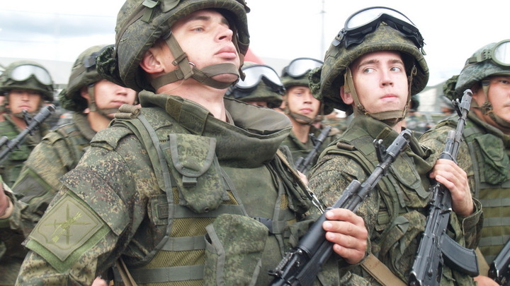 В Ростовской области открыли горячую линию для желающих служить в ВС России по контракту